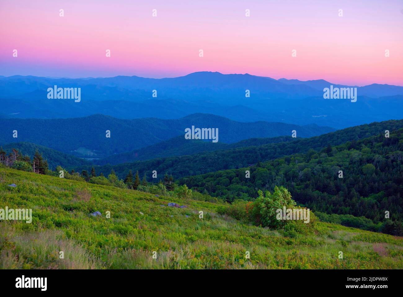 crepúsculo en la montaña Foto de stock