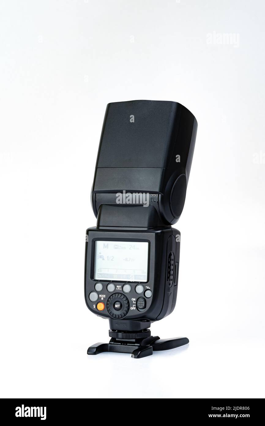 flash de cámara speedlight aislado sobre fondo blanco Foto de stock