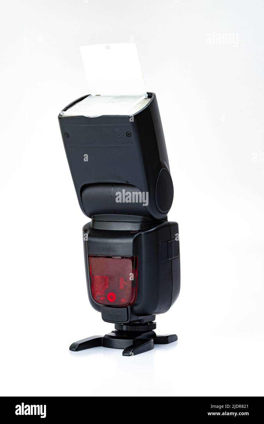 flash de cámara speedlight aislado sobre fondo blanco Foto de stock