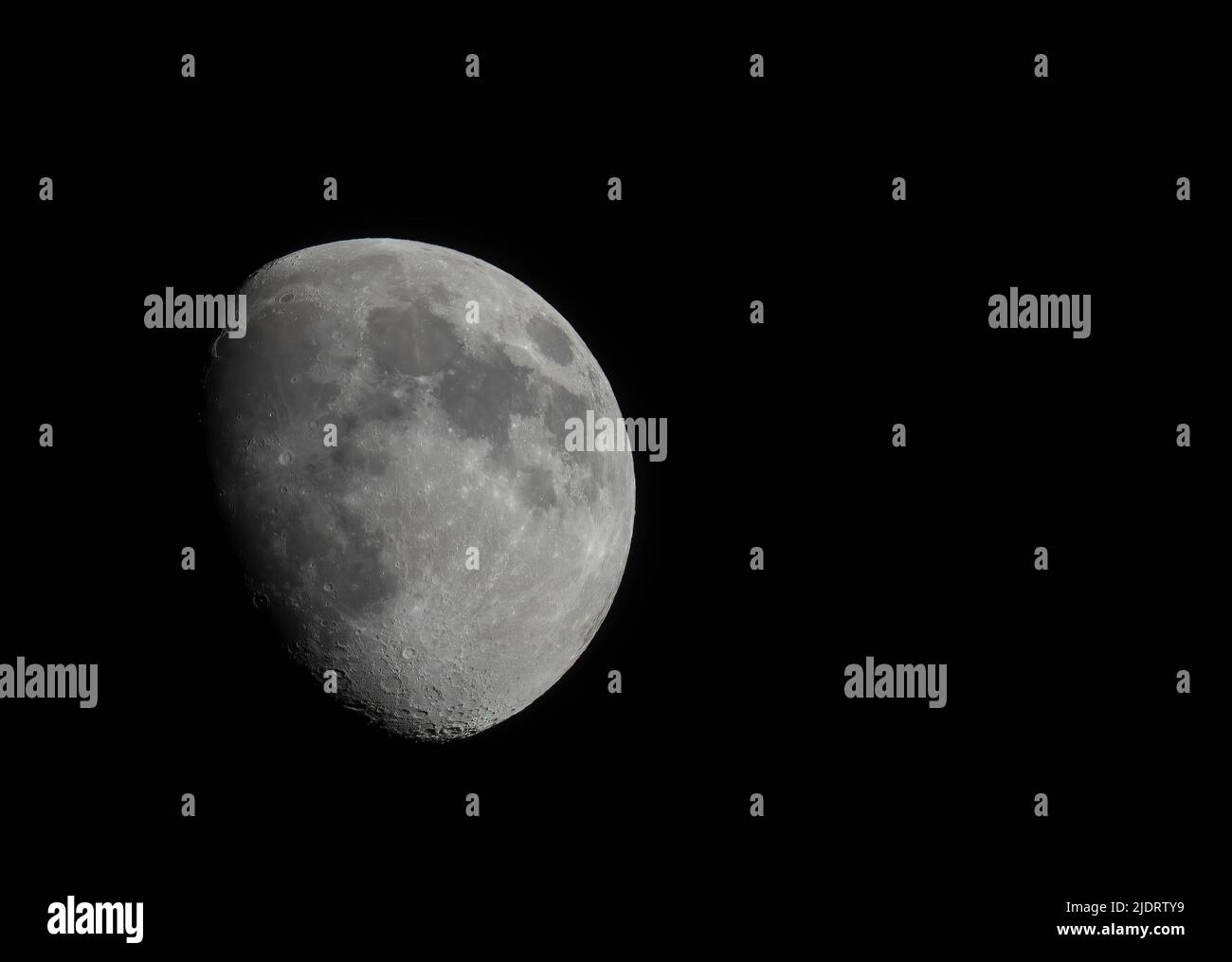 Una imagen de la luna en la fase conocida como Waxing Gibbous Foto de stock