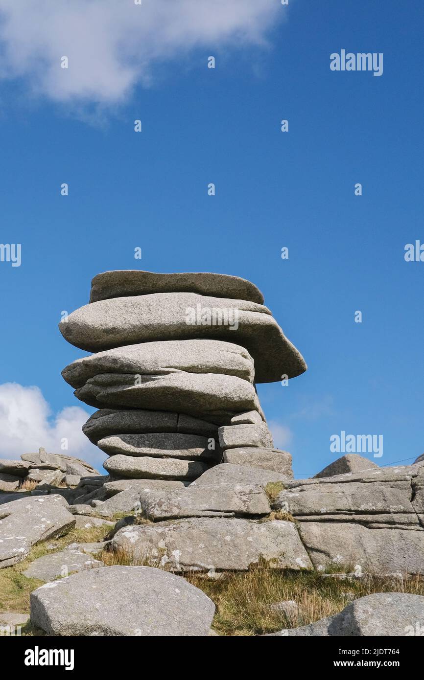 La gigantesca roca de granito pila el Cheesewring dejado por la acción glacial en Stowes Hill en Bodmin Moor en Cornwall. Foto de stock