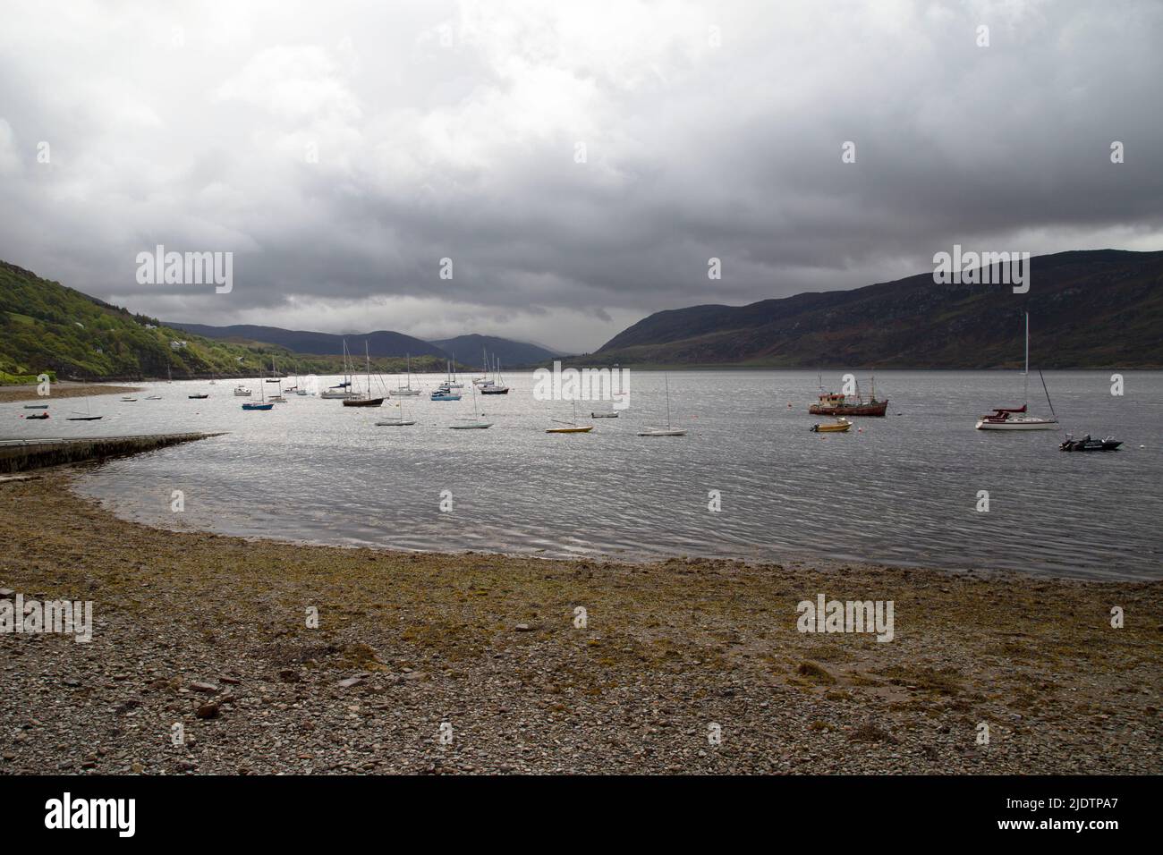 Vista hacia Loch Broom, Ullapool, Ross y Cromarty, Highlands, Escocia Foto de stock