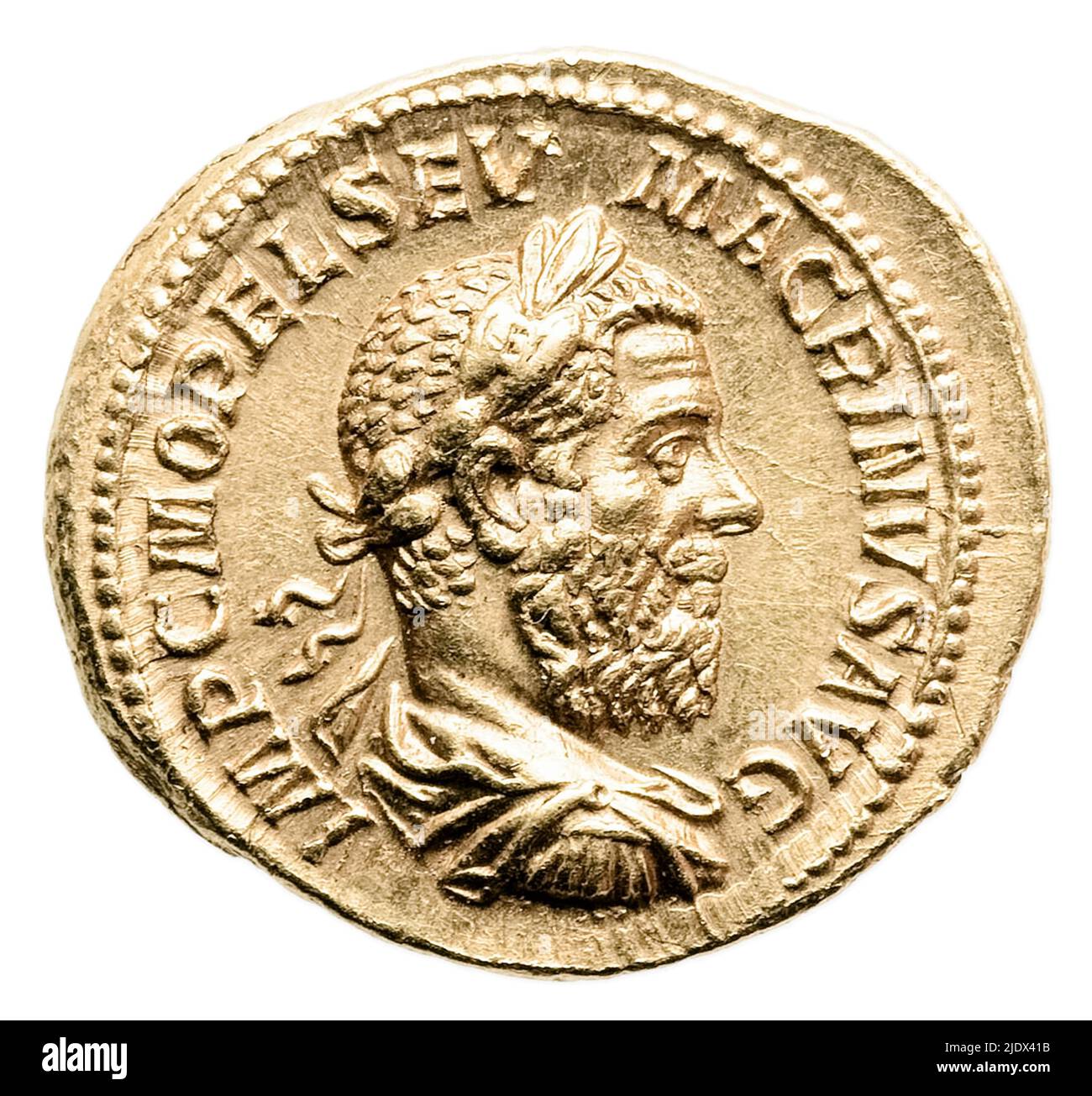 Moneda romana de oro que data de 217AD mostrando la cabeza del emperador romano Marcus Opellius Macrinus (165-218). Foto de stock