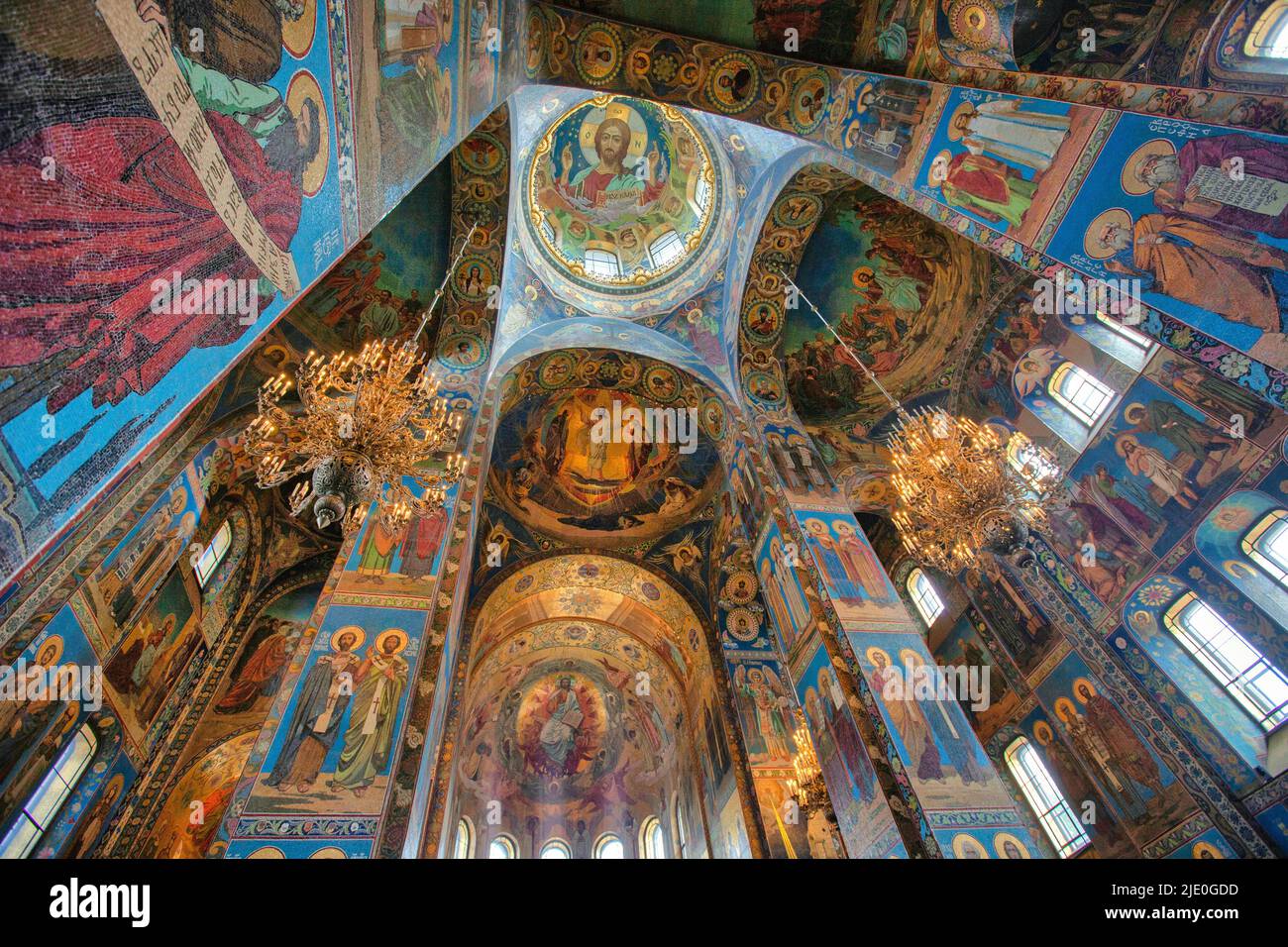 Celing colorido, Iglesia del Salvador en la Sangre, San Petersburgo, Rusia Foto de stock