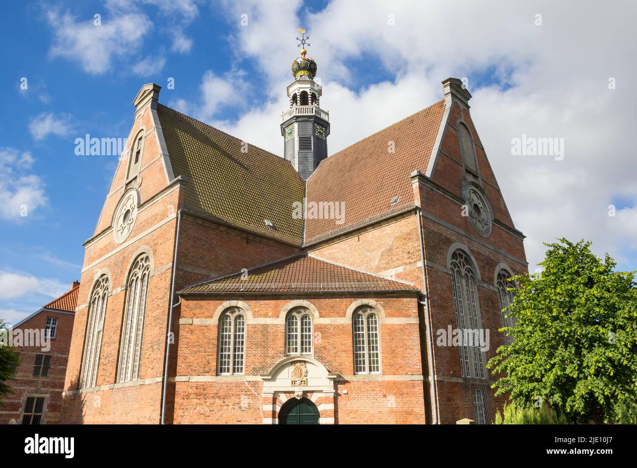 Fachada y torre de la nueva iglesia histórica de Emden, Alemania Foto de stock