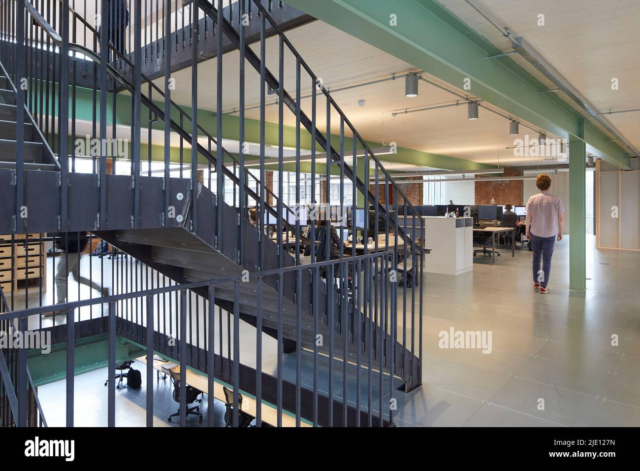 Escalera en 3rd pisos. 16 Chart Street Engineers Office, Londres, Reino Unido. Arquitecto: Ian Chalk Architects , 2022. Foto de stock