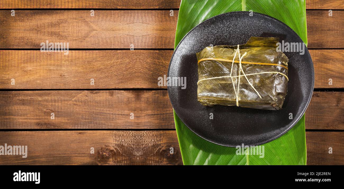 Receta de tamales colombianos con hojas de plátano al vapor