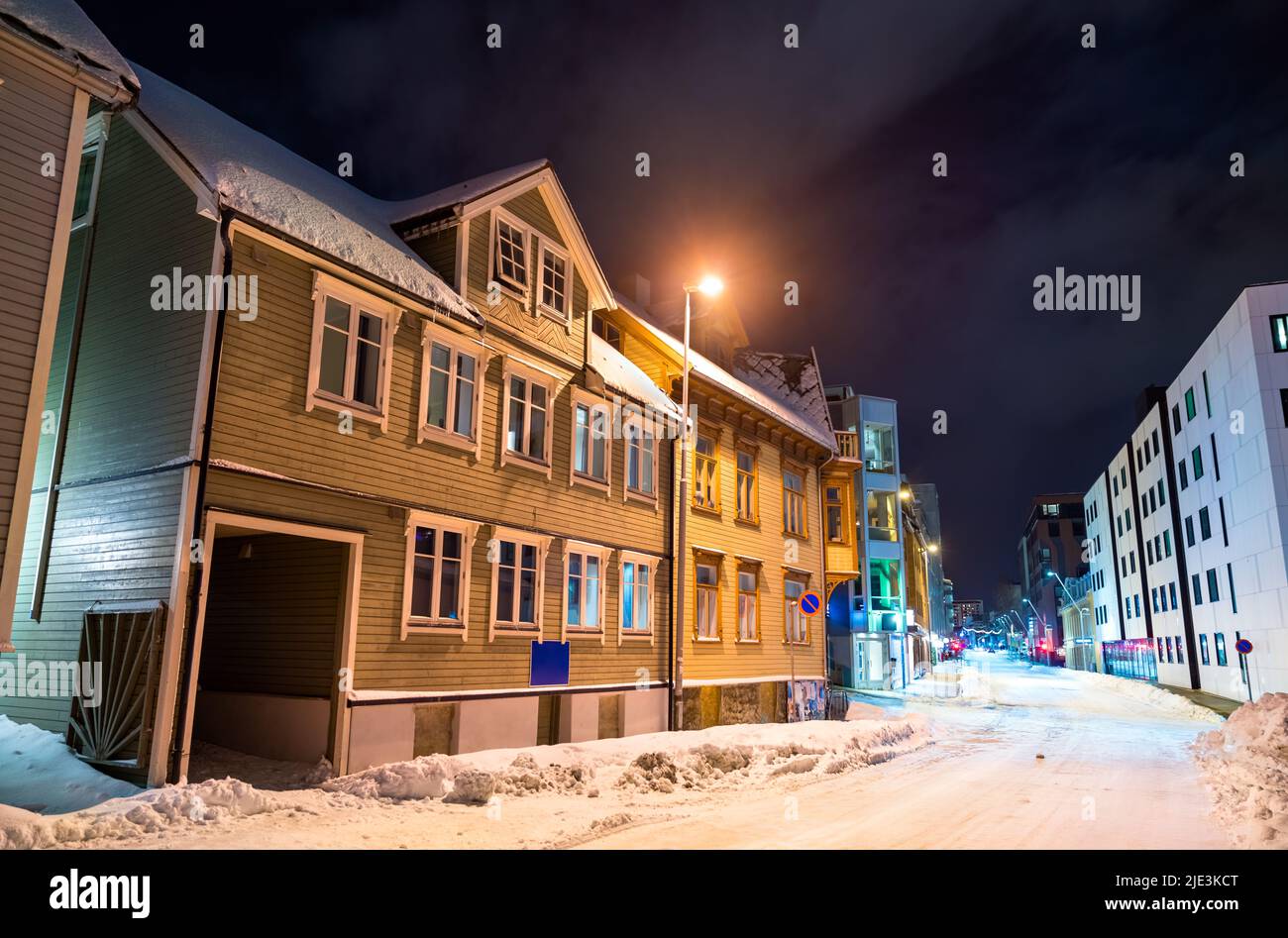 Casas en Tromso, Noruega Polar Foto de stock