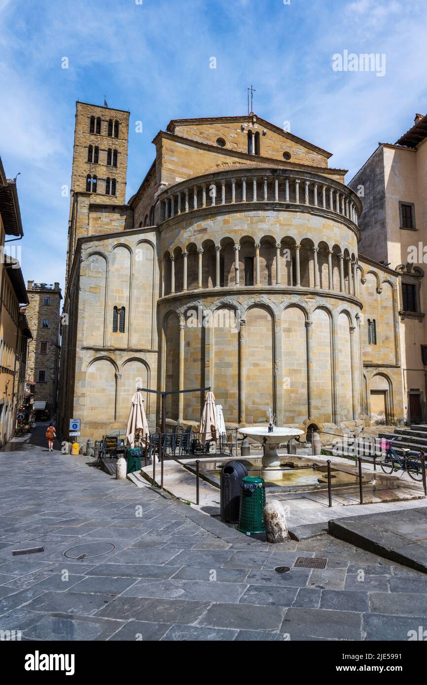 Chiesa di Santa Maria della Pieve en Piazza Grande (lado oeste) en el centro histórico de la ciudad de Arezzo en Toscana, Italia Foto de stock