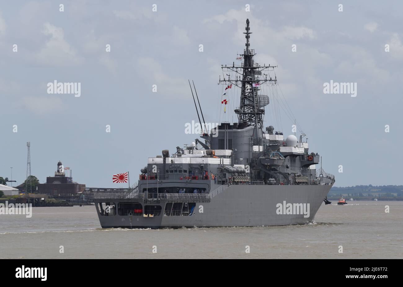 25/06/2022 Tilbury Reino Unido Dos buques de la Fuerza de Autodefensa Marítima de Japón visitaron el sudeste la semana pasada. El buque de entrenamiento JS Kashima estaba amarrado junto al HMS Foto de stock