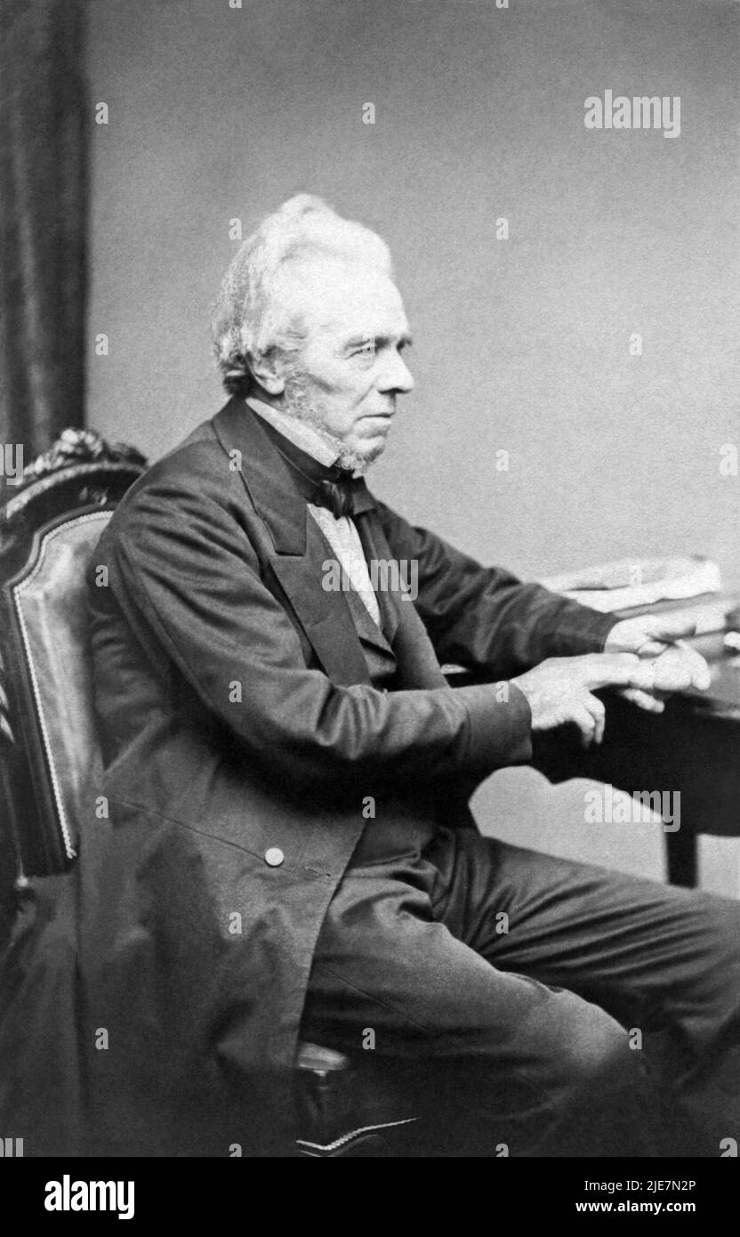Michael Faraday FRS (1791–1867), uno de los científicos más influyentes de la historia, en un retrato sentado en 1860s por W. Walker & Sons of London. Foto de stock