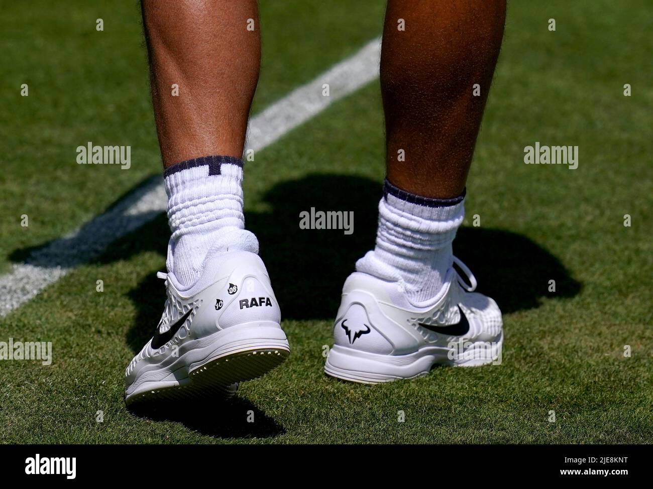 Zapatillas de tenis nike fotografías e imágenes de alta resolución - Alamy