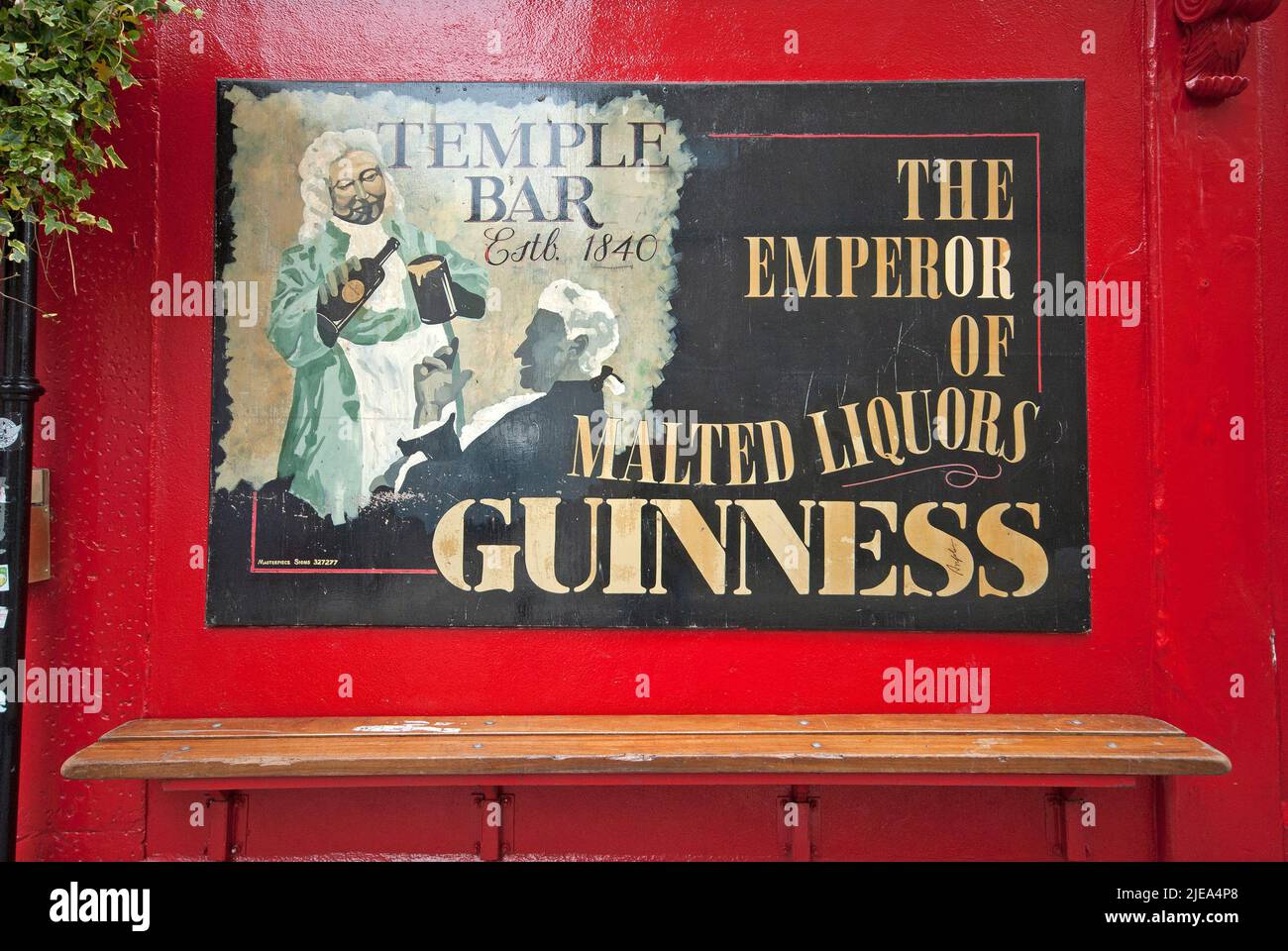 Signo del Temple Bar (establecido en 1840) en el barrio de Temple Bar, Dublín, Irlanda Foto de stock