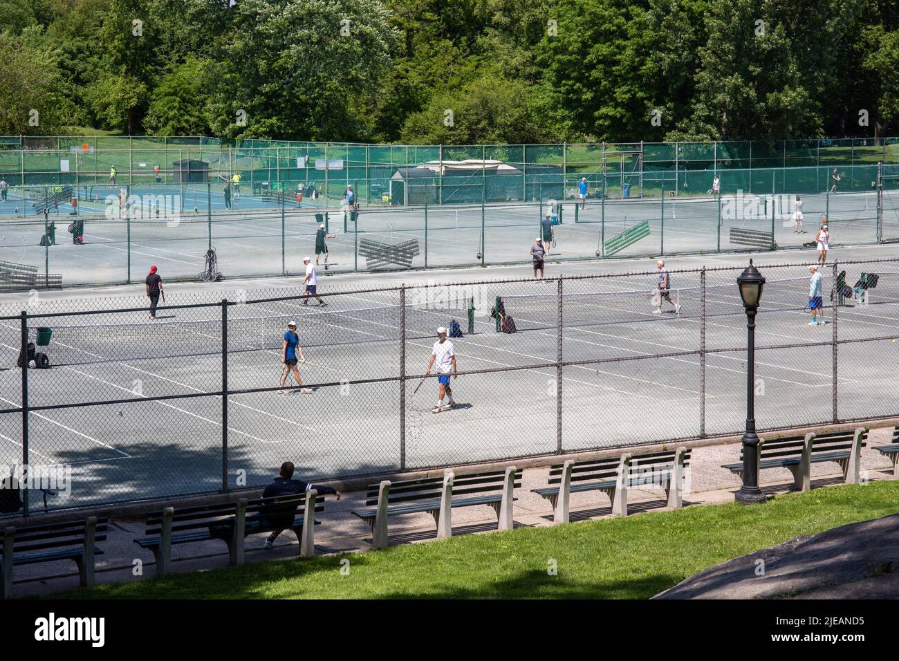 Personas jugando tenis en Central Park Tennis Center en Manhattan