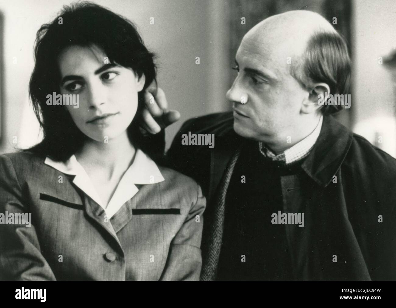 El actor francés Michel Blanc y la actriz Lio en la película Separe Bedrooms, Francia 1989 Foto de stock