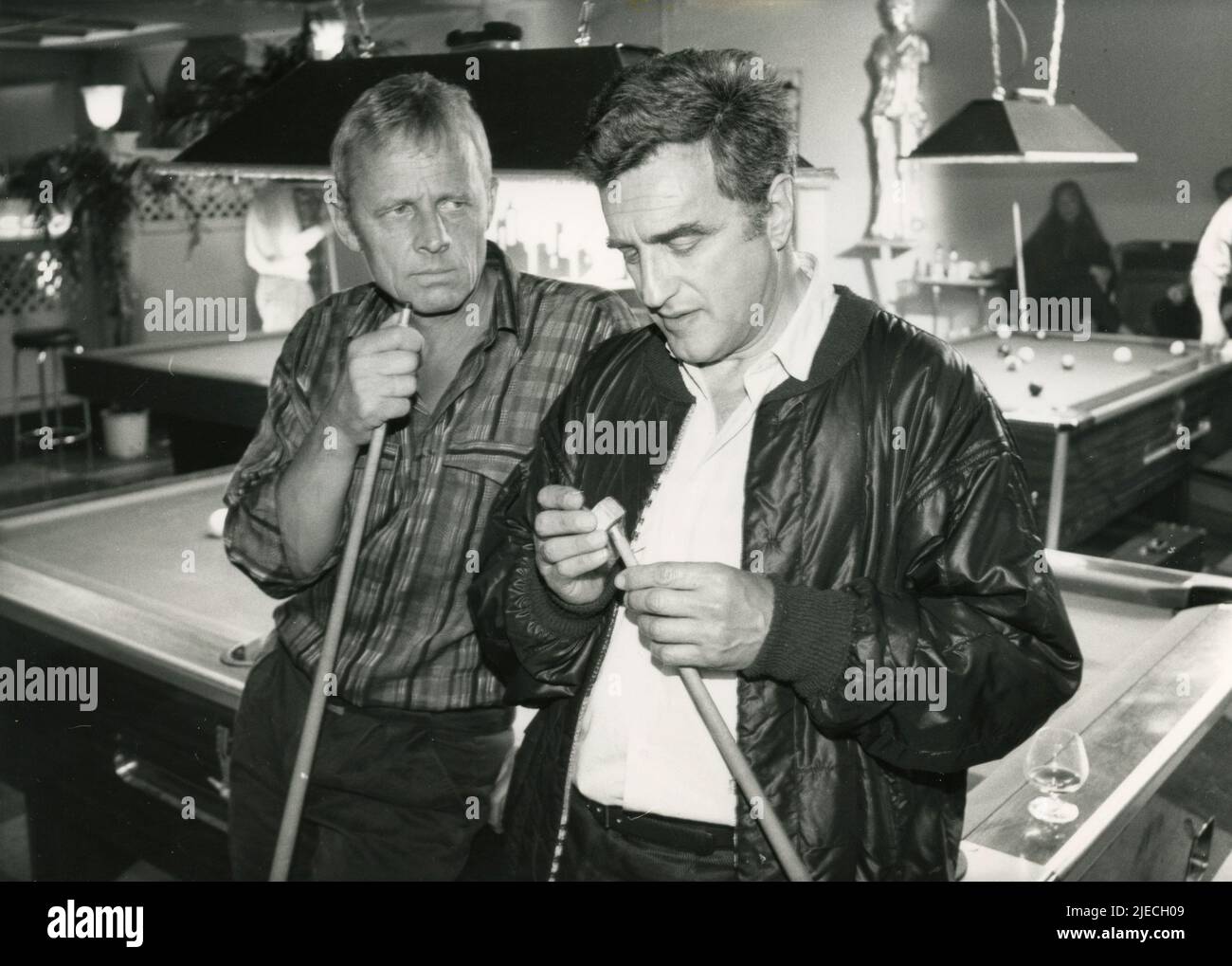 Los actores Rolf Becker y Michael Degen en la película de televisión The Bomb (Die Bombe), Alemania 1988 Foto de stock