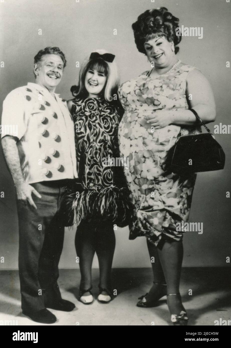 El actor Jerry Stiller, la actriz Ricki Lake, y Divine en la película Hairspray, USA 1988 Foto de stock