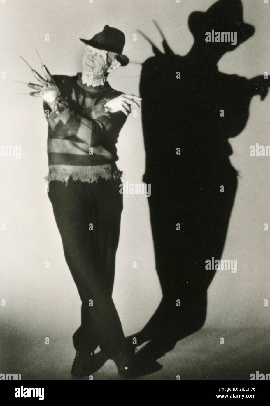 El actor estadounidense Robert Englund en la película Nightmare on Elm Street, USA 1984 Foto de stock