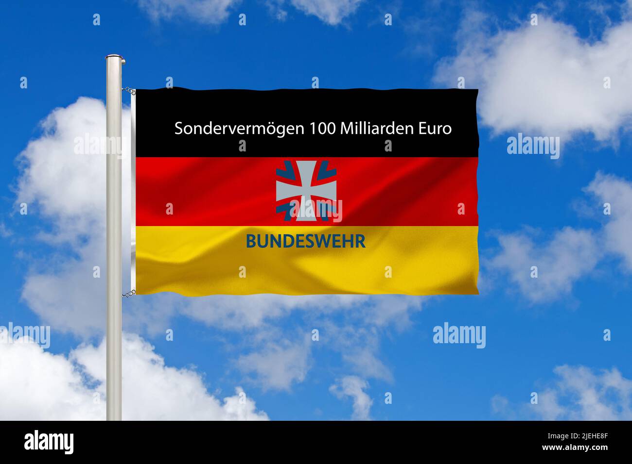 https://c8.alamy.com/compes/2jehe8f/europa-eu-bundesrepublik-deutschland-flagge-nationalflagge-fahne-nationalfahne-cumulus-wolken-vor-blauen-himmel-sondervermogen-fur-die-bundesw-2jehe8f.jpg