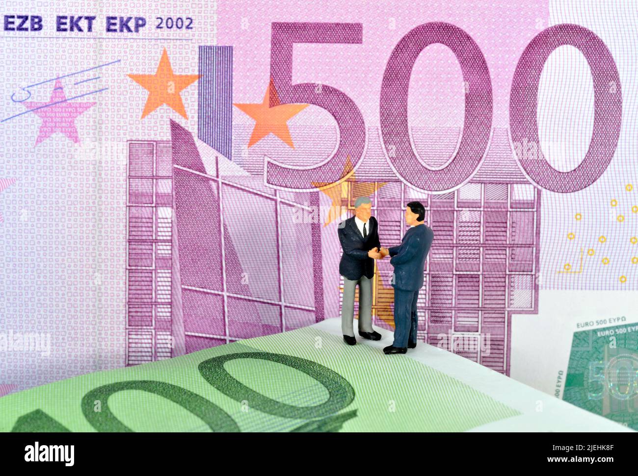 Rentner Figürchen, EURO, Geldscheine, Symbolbild Altersvorsorge, Rente Foto de stock
