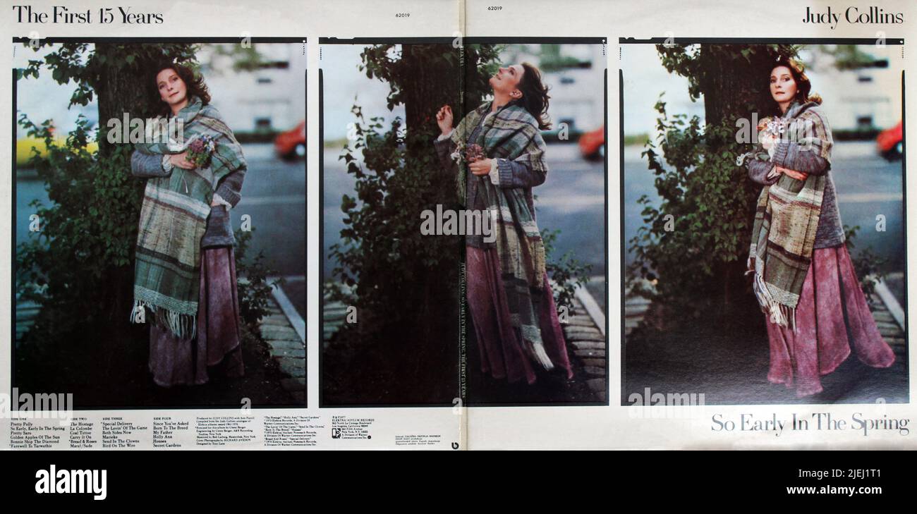 Judy Collins: 1977. Doble LP contraportada y contraportada: 'Tan temprano en la primavera, los primeros 15 años' Foto de stock