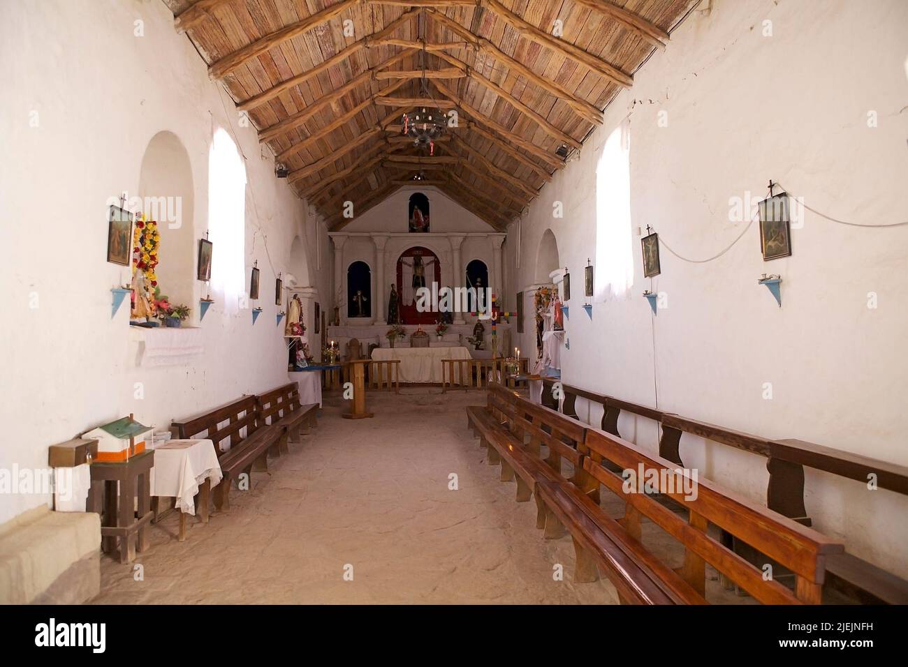 Interior de la iglesia de San Francisco de Chiu Chiu en el pueblo de