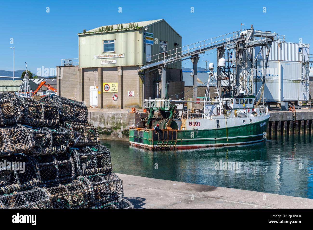 Pesca Trawler muero en el puerto de Kilkeel, County Down, Irlanda del Norte, Reino Unido. Foto de stock