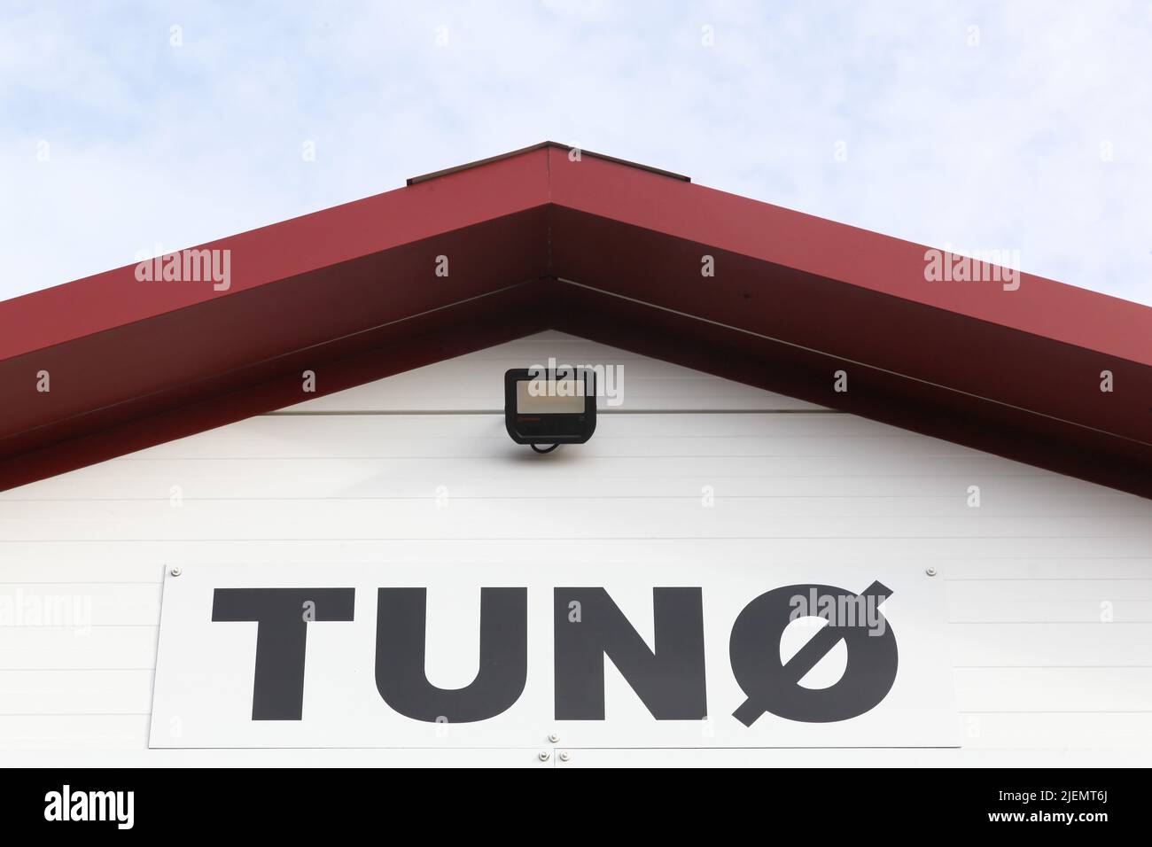 Signo de la isla Tuno en Dinamarca en una pared Foto de stock