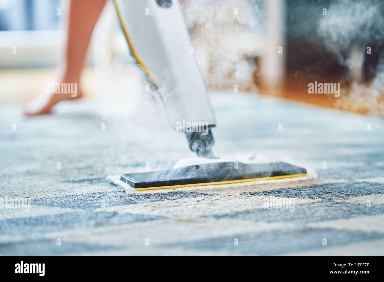 Limpiador a vapor fotografías e imágenes de alta resolución - Alamy