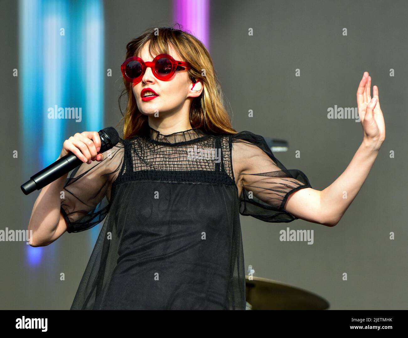 Napa Valley, California, 27 de mayo de 2022 - CHVRCHES Lauren Mayberry en el escenario del 2022 Festival BottleRock en Napa California, crédito: Ken Howard/Alamy Foto de stock