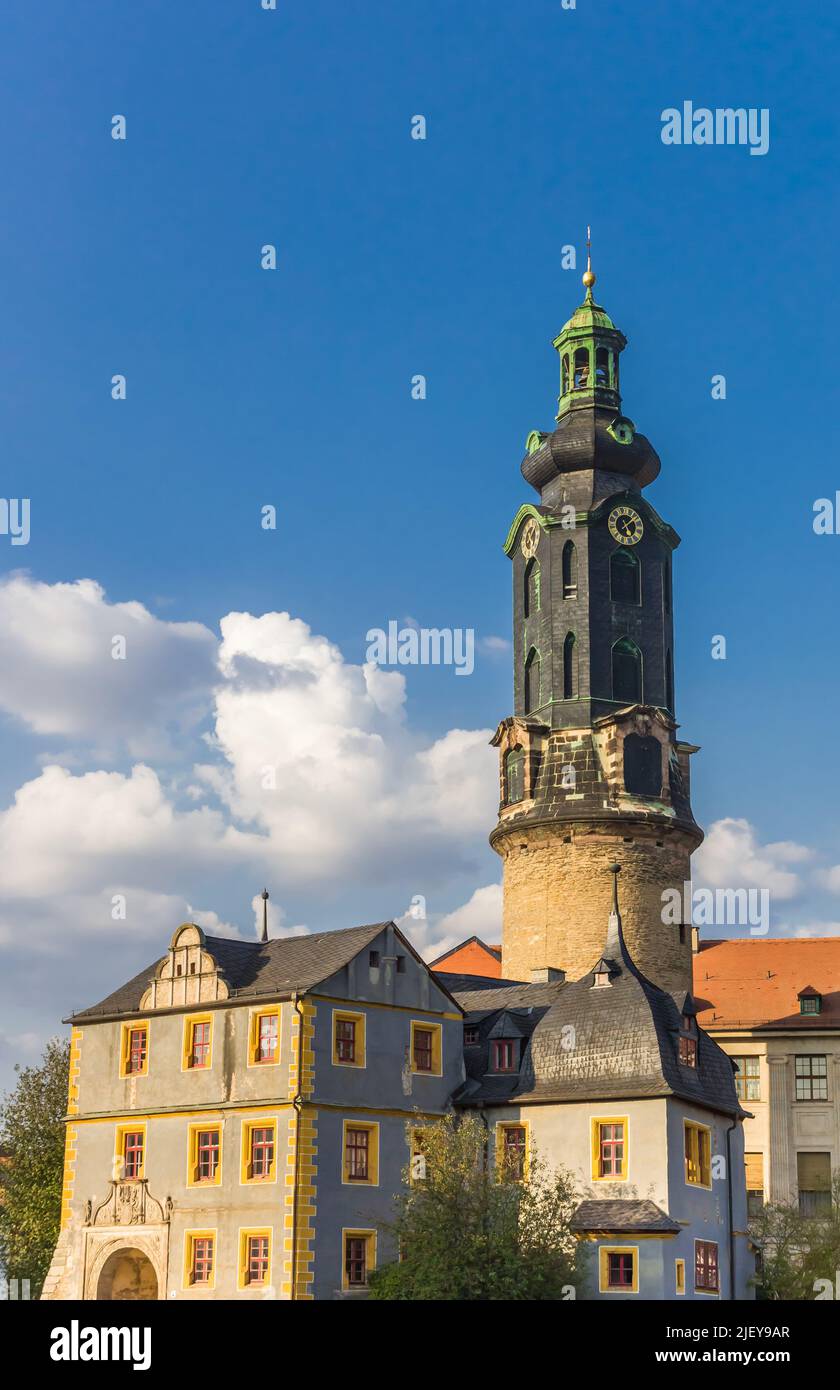 Casa y torre del palacio de la ciudad en Weimar, Alemania Foto de stock