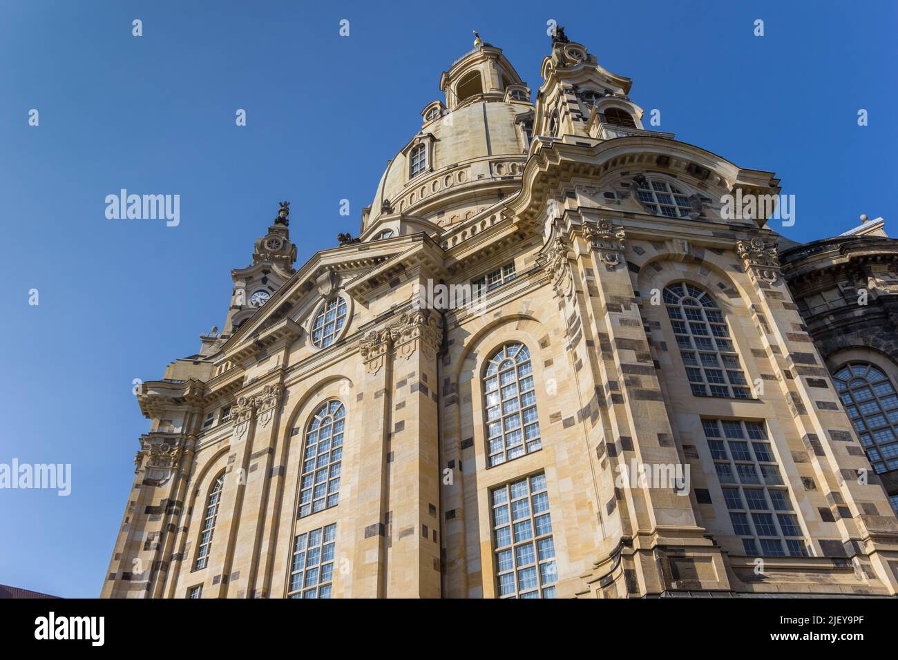 Cúpula de la histórica iglesia Frauenkiche en Dresden, Alemania Foto de stock