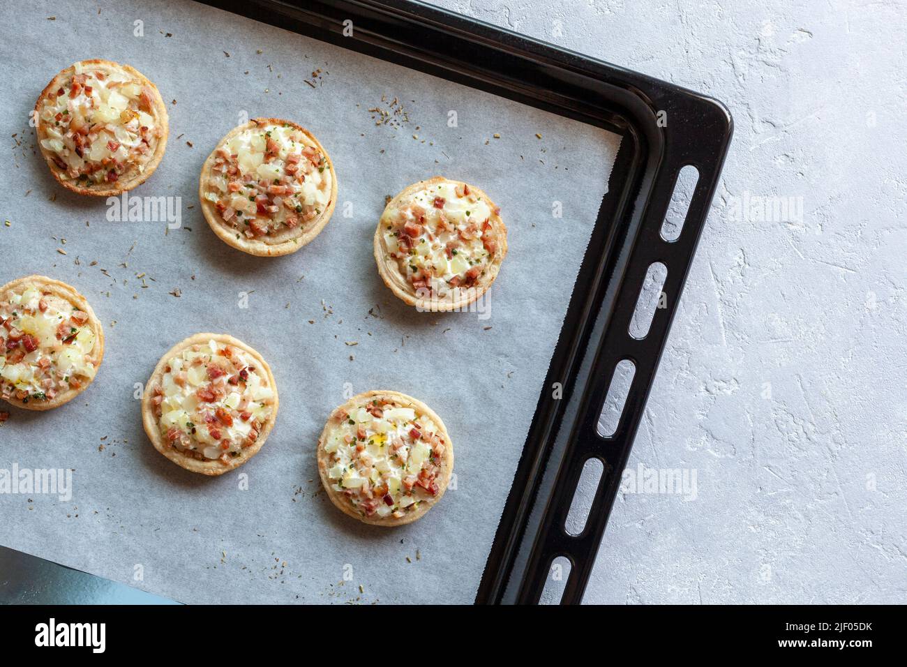 Mini horno fotografías e imágenes de alta resolución - Alamy