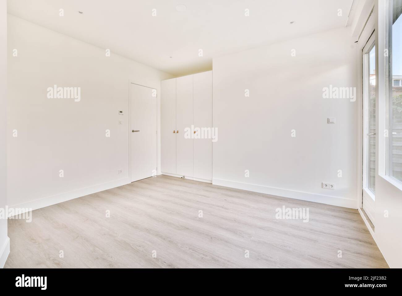 Armarios vacíos fotografías e imágenes de alta resolución Alamy