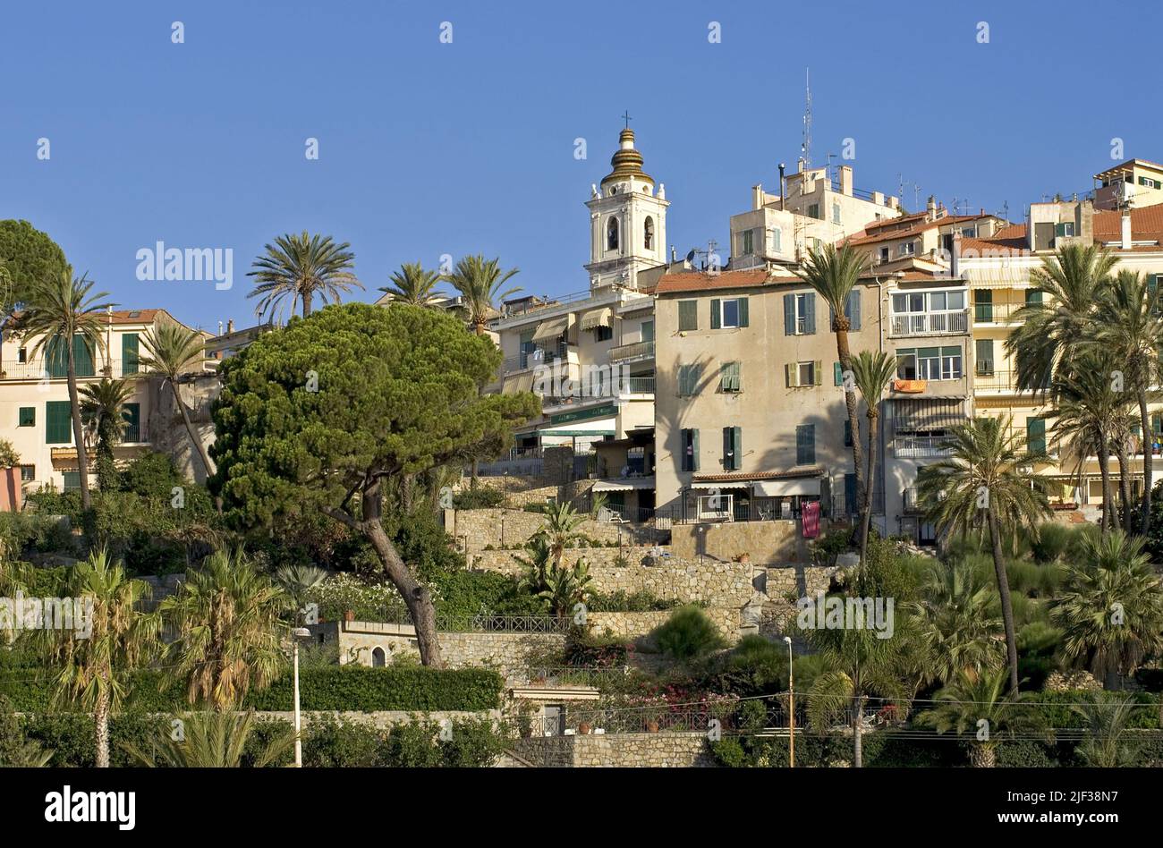 Vista de la ciudad vieja, Italia, Liguria, Bordighera Foto de stock