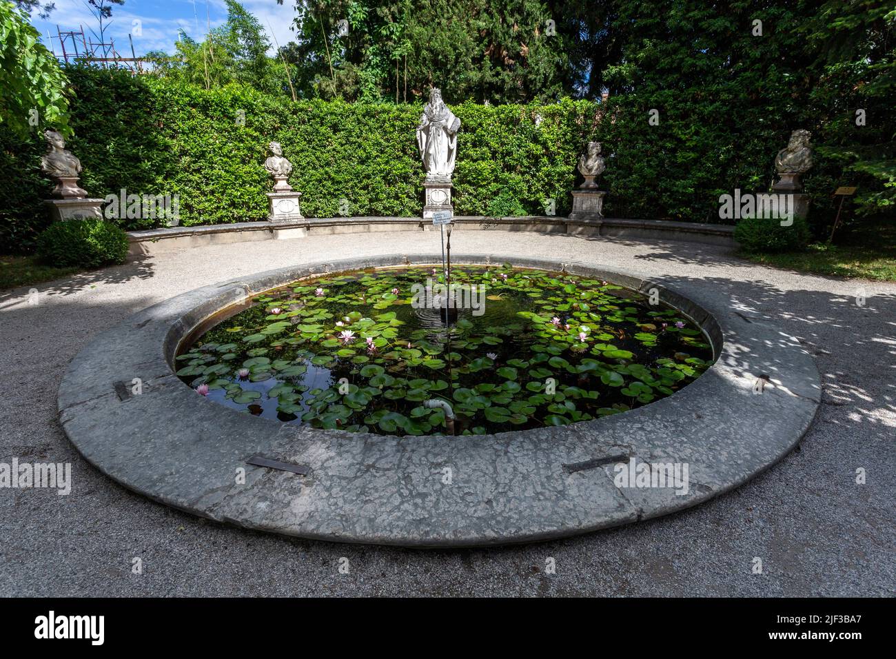 Padua, Italia - 06 10 2022: Jardín Botánico de la Universidad de Padua en Padua en un día de verano. Foto de stock