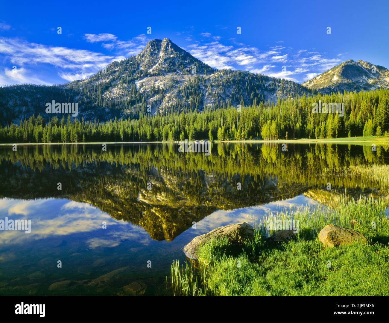 Reflexión en Anthony Lakes, Oregon Foto de stock