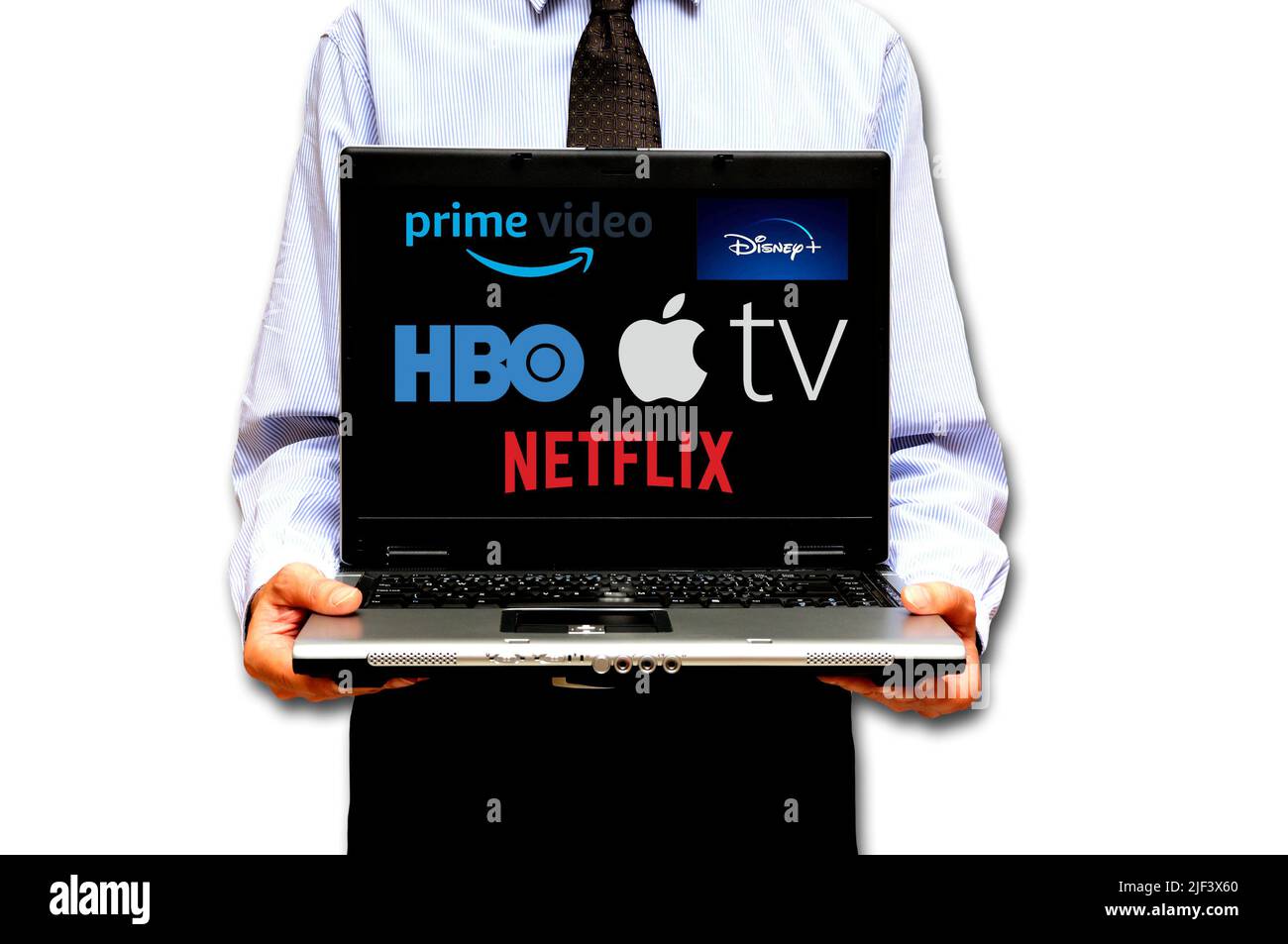 hombre con portátil y varios servicios de streaming de vídeo logotipo en la pantalla Foto de stock