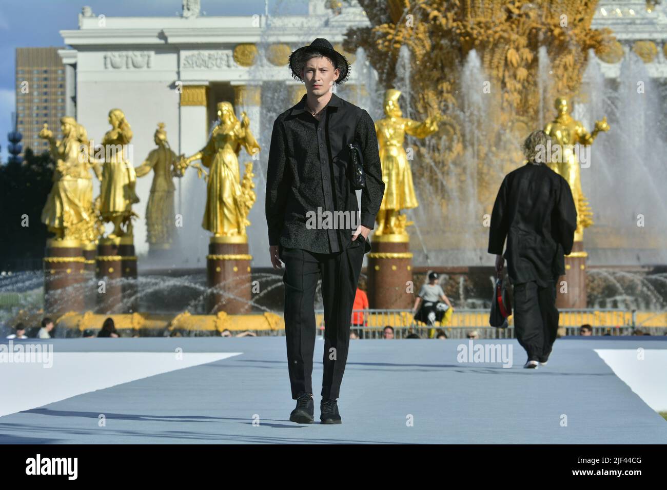 Semana de la Moda de Moscú 2022.IVANOVA marca colección show. Fuente de