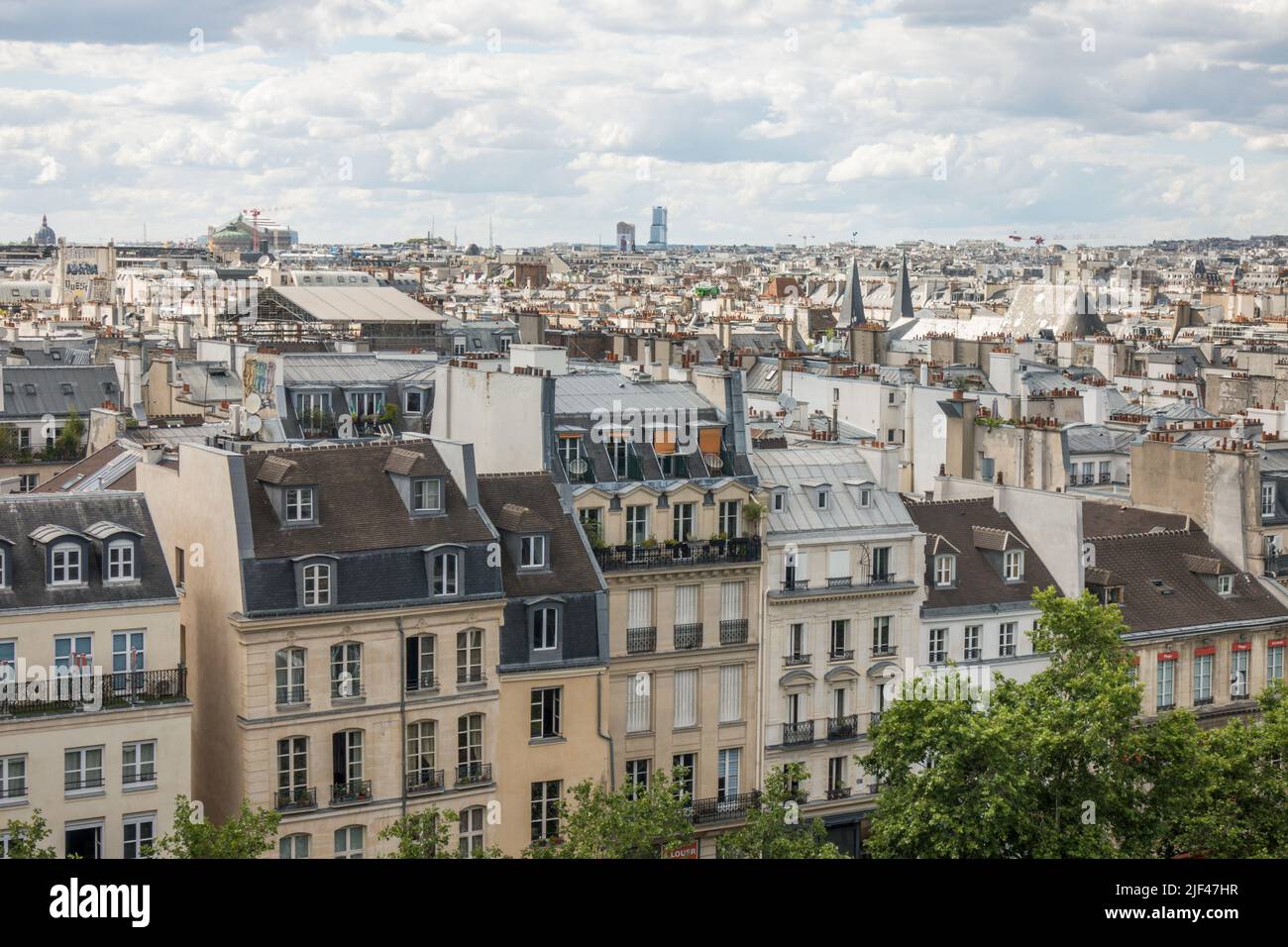 Vista de edificios típicos parisinos desde el Centro Pompidou, París, Francia. Foto de stock