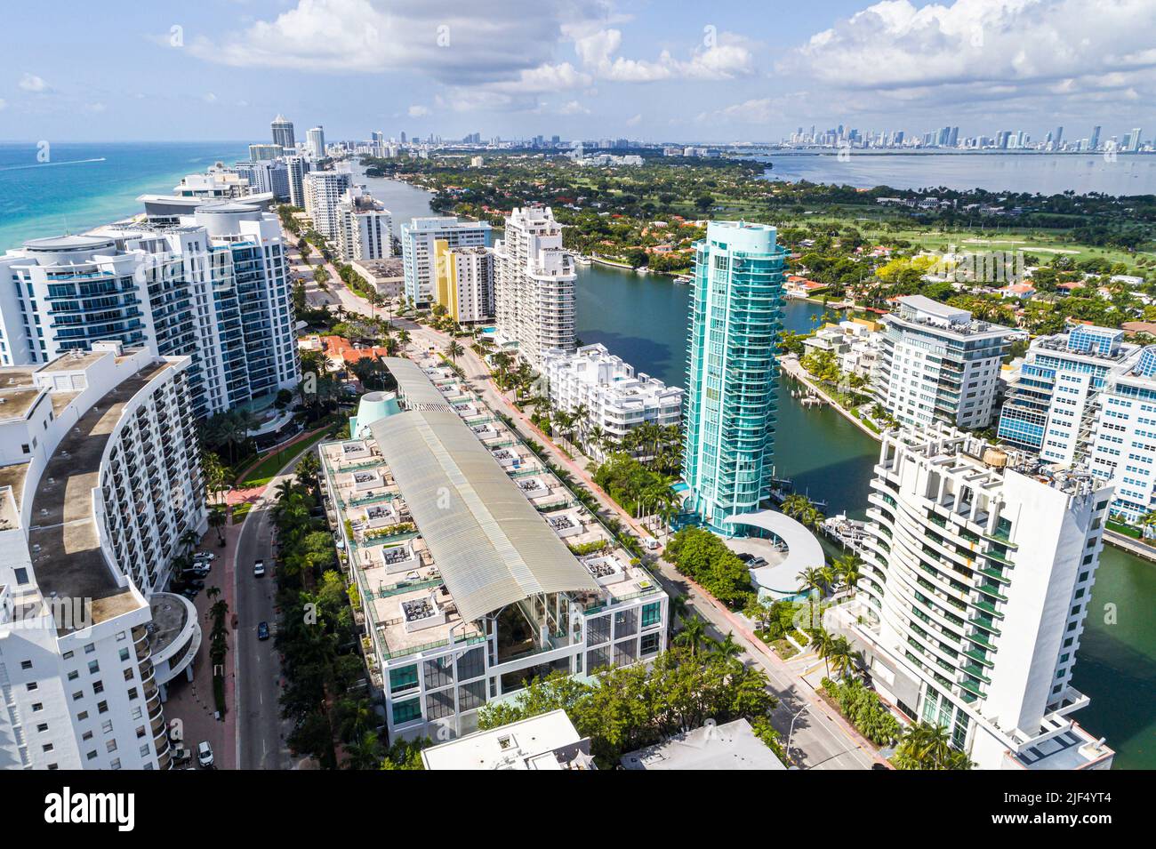 Miami Beach Florida, vista aérea desde arriba, 6000 Indian Creek Condominium, Casablanca en el Ocean Hotel, Terra Beachside Villas, La Gorce Island Foto de stock