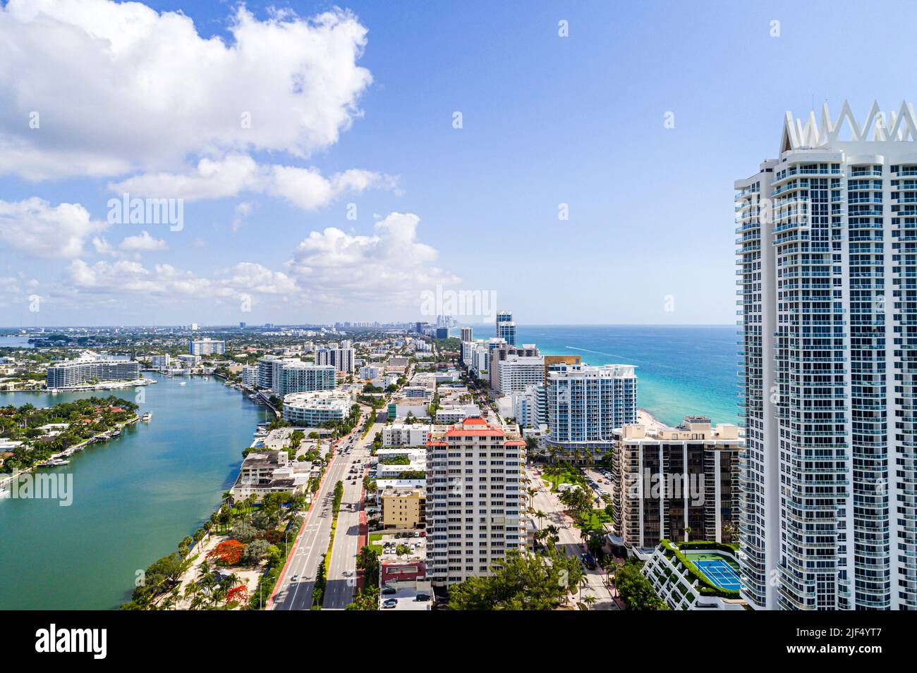 Miami Beach Florida, vista aérea desde arriba, edificio de condominios de lujo de gran altura Akoya, Indian Creek Drive A1A Collins Avenue, ATL Foto de stock