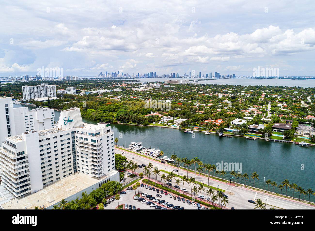 Miami Beach Florida, vista aérea desde arriba, Pine Tree Drive frente al mar mansiones propiedades casas casas residencias, Indian Creek Biscayne Bay Eden Foto de stock
