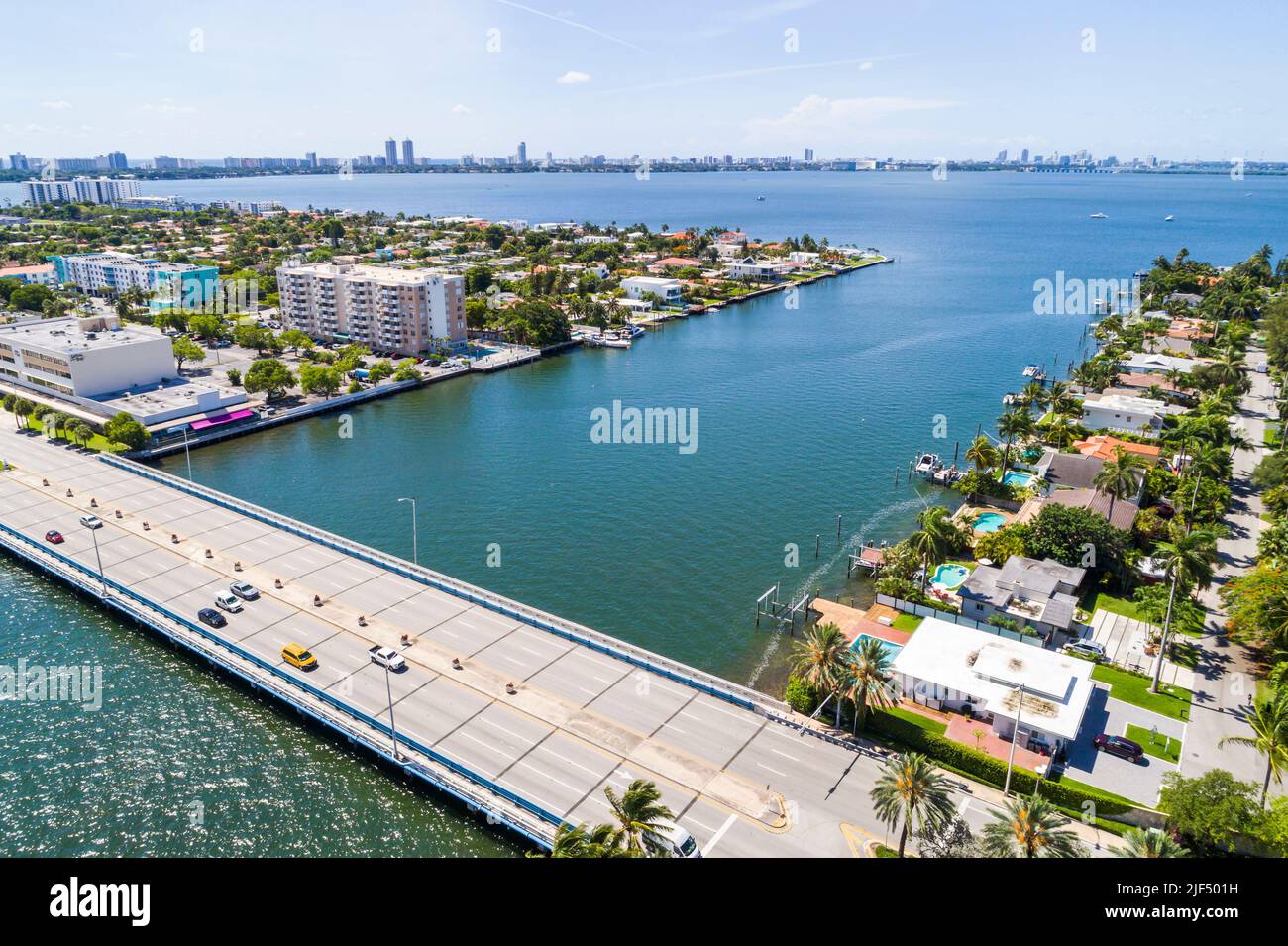 North Bay Village Florida, Miami Biscayne Bay, vista aérea desde arriba, North Bay Treasure Island barrio 79th Street John F Kennedy Causewa Foto de stock