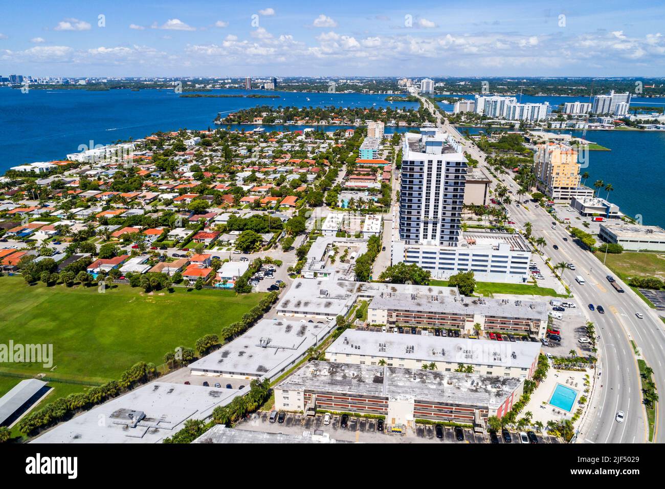 North Bay Village Florida, Miami Biscayne Bay, vista aérea desde arriba, barrio de Treasure Island 79th Street John F Kennedy Causeway, Lexi Con Foto de stock