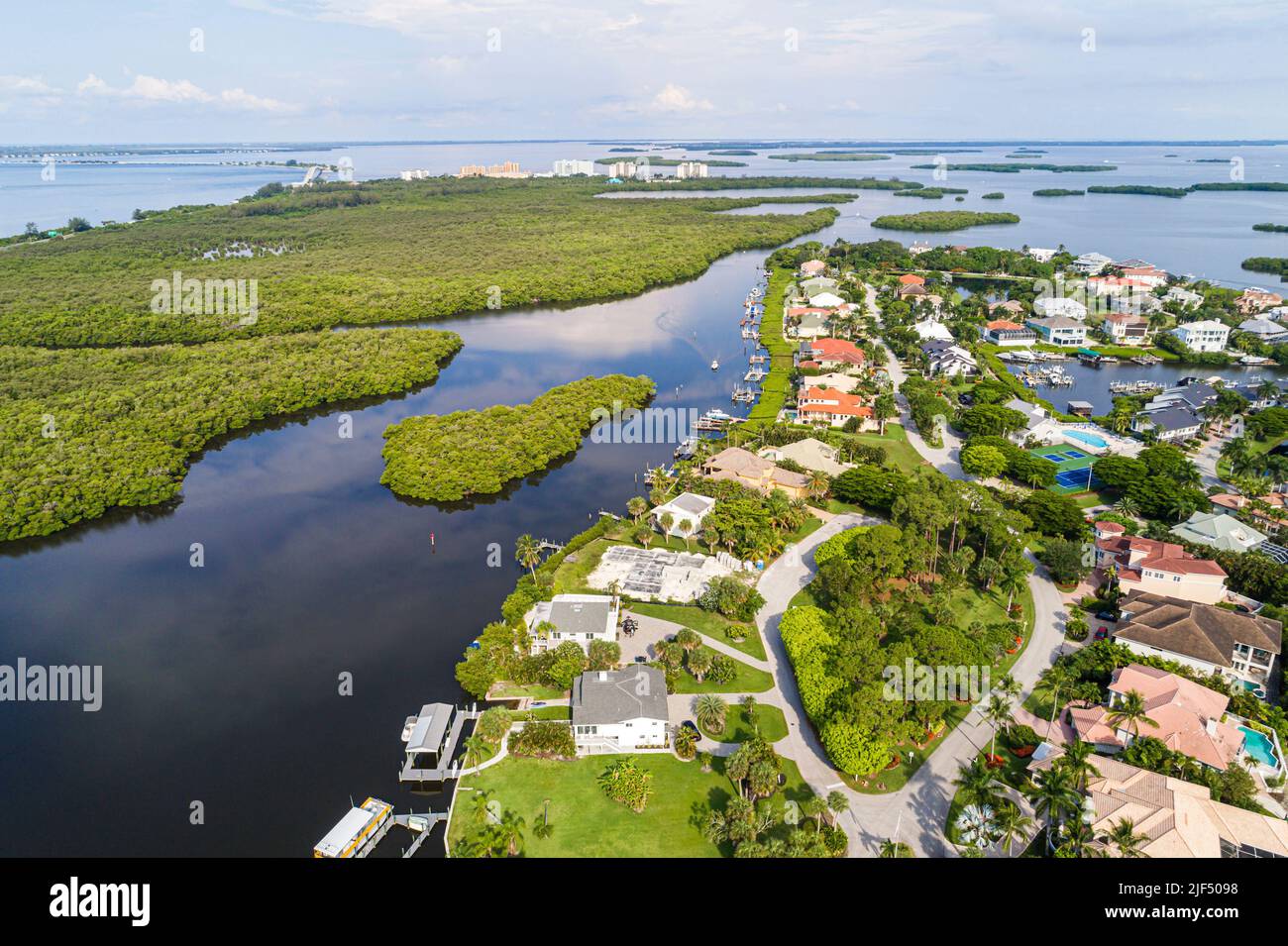 Fort Ft. Myers Florida, Connie Mack Island cerrado comunidad privada casas desarrollo invadment, humedales Punta Rassa Cove Golfo de México, aeria Foto de stock