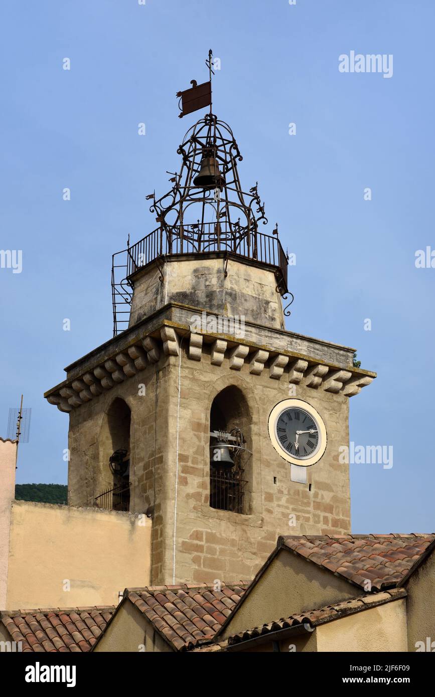 Campanario o Campanario y Campanile de la Iglesia de San Vicente en el casco antiguo de Nyons Drôme Provenza Francia Foto de stock