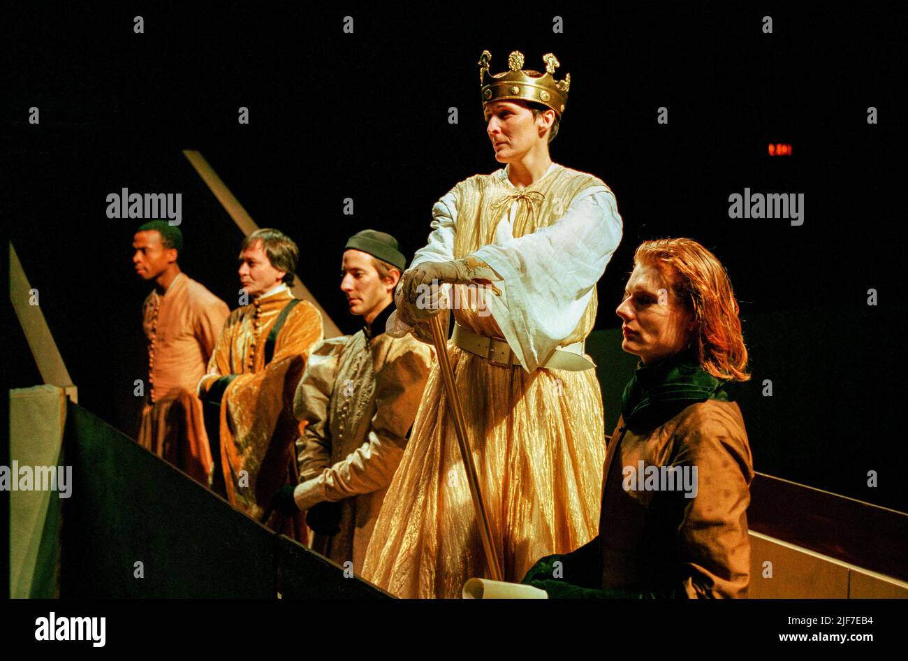 Fiona Shaw (Richard II), Julian Rhind-Tutt (Edward, duque de Aumerle) en RICHARD II de Shakespeare en el Cottesloe Theatre, National Theatre (NT), Londres SE1 02/06/1995 DISEÑO: Hildegard Bechtler ILUMINACIÓN: Peter Mumford director: Deborah Warner Foto de stock