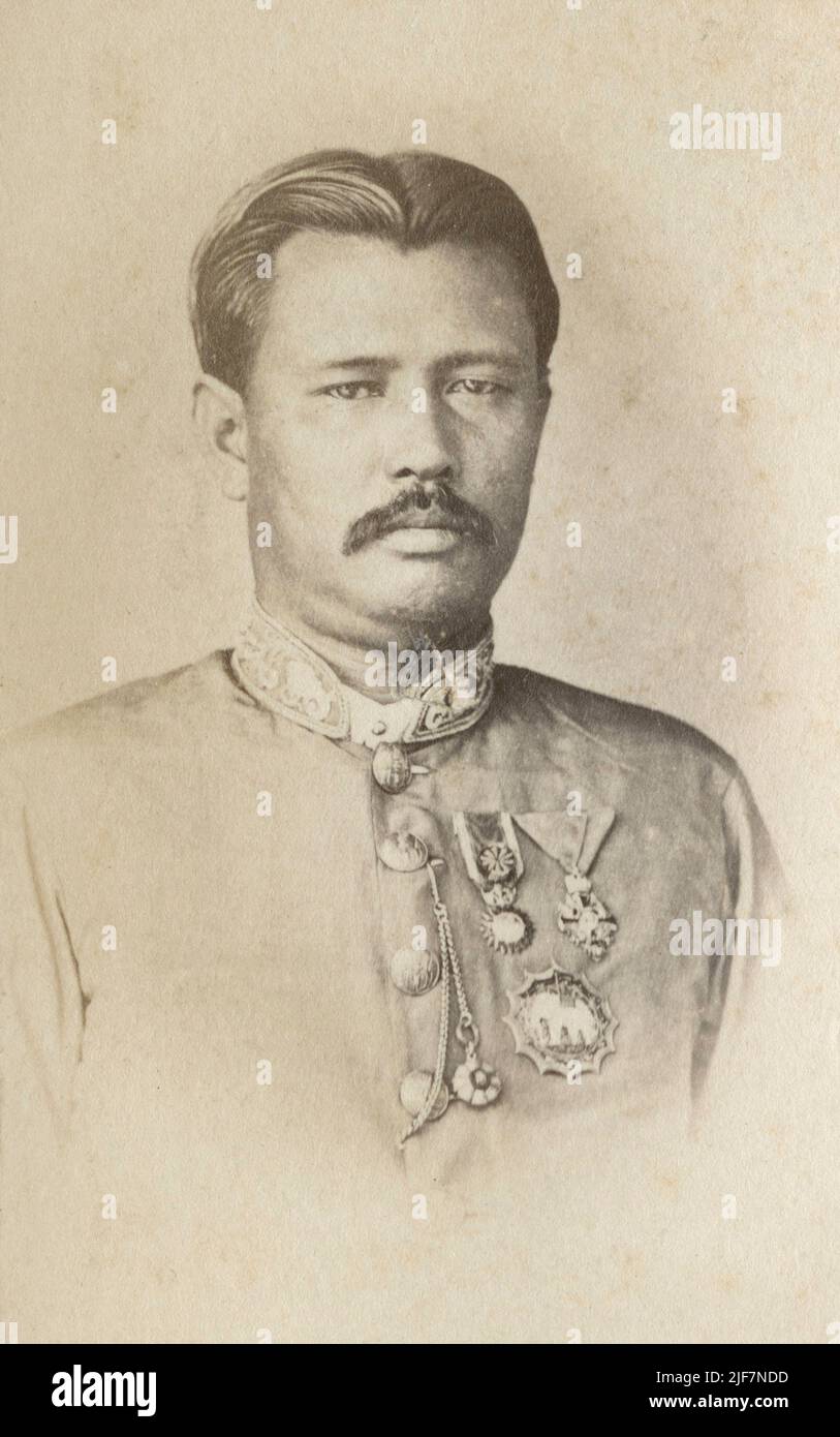 Antigua fotografía de 1872 de un empleado de la oficina exterior en Bangkok, Tailandia. FUENTE: CARTA DE VISITA ORIGINAL Foto de stock