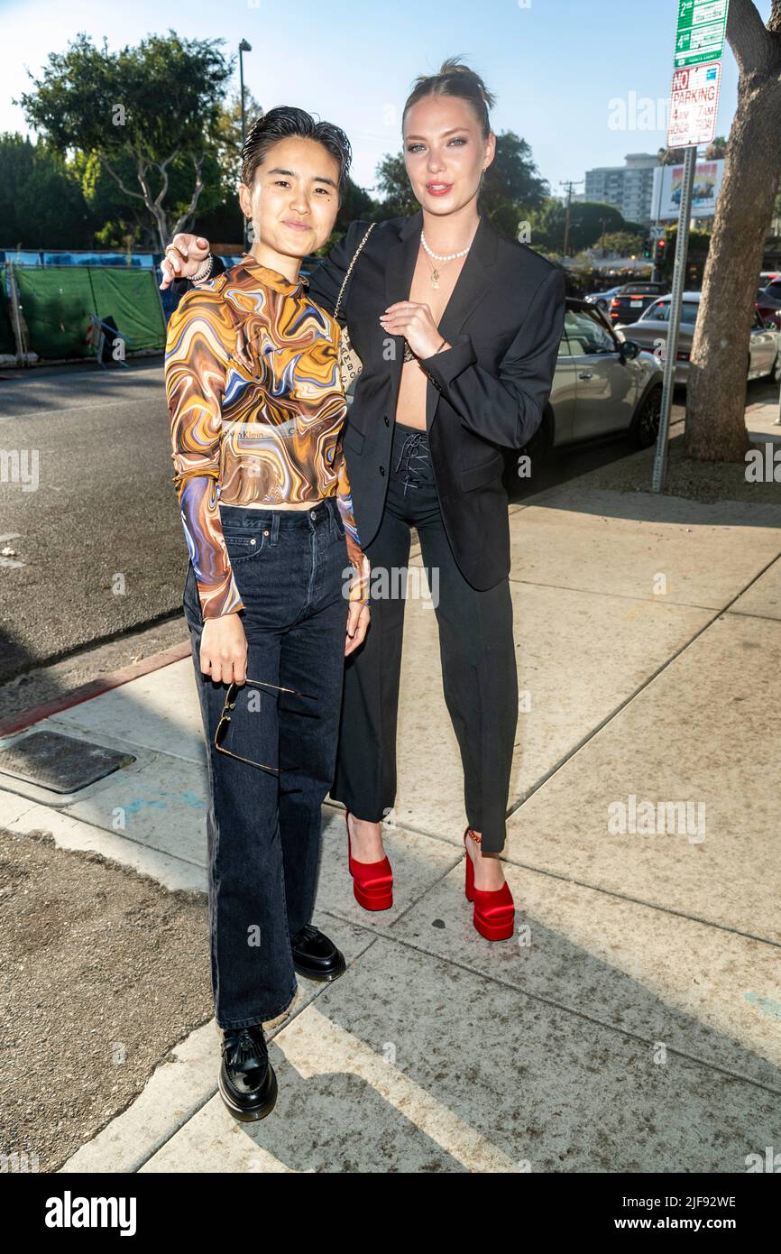 West Hollywood, EE.UU. 30th de junio de 2022. Emilia McCarthy Lead of  Disney's Zombies 3 con Terry Hu de Zombies 3 Visto en LA tienda DE ropa  SUTTON en West Hollywood CA